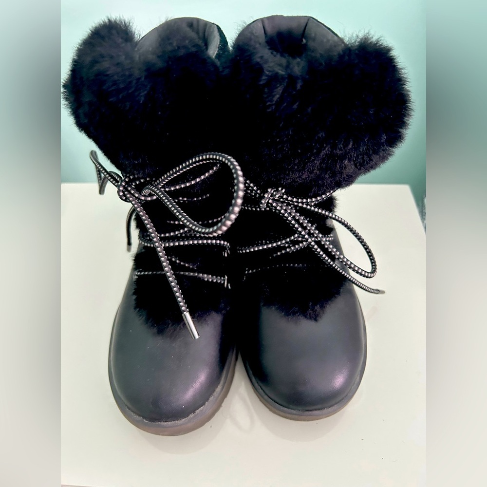 NWOB UGG Vicki Boots